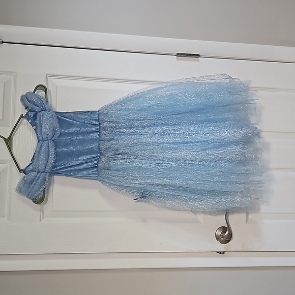 Beautiful princess dress with butterflies. Or Halloween costume. Worn once - Picture 2 of 2